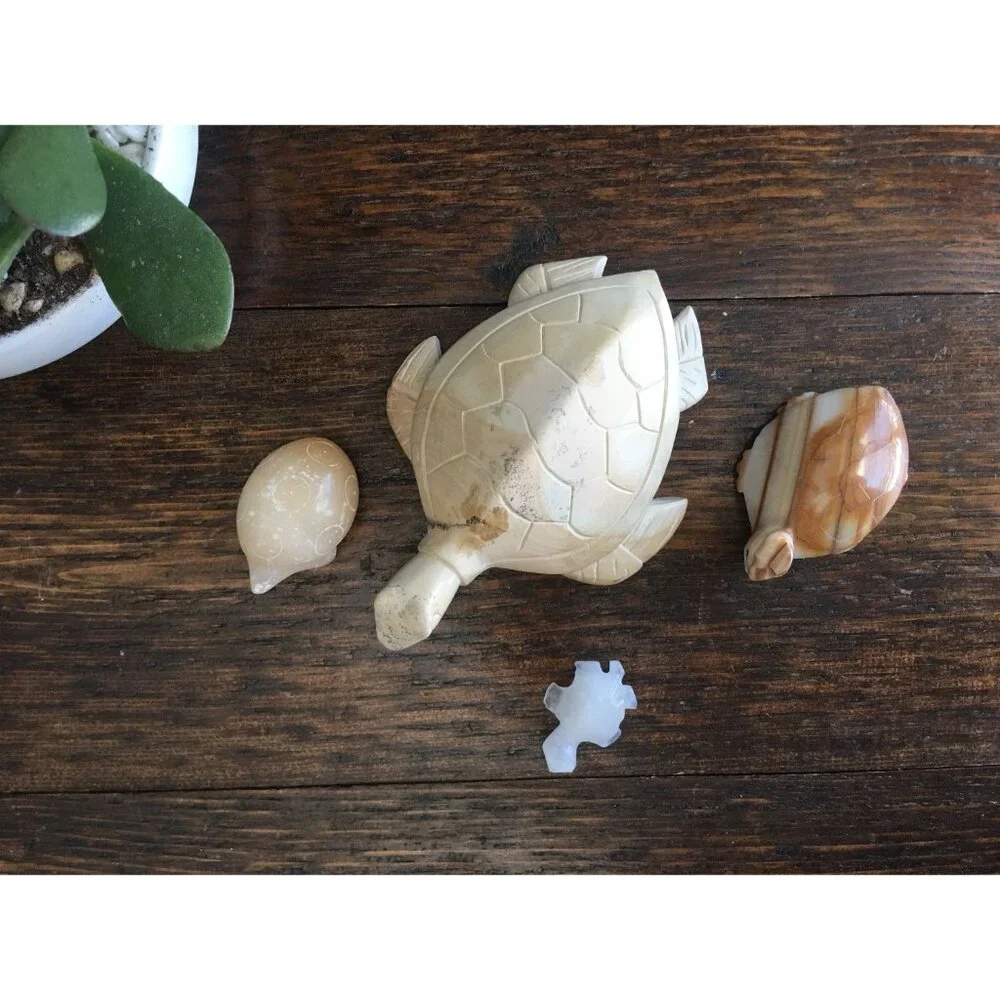 Vintage carved Turtles / sea turtle tortoise / knick knack shelf decor / Mexico‎